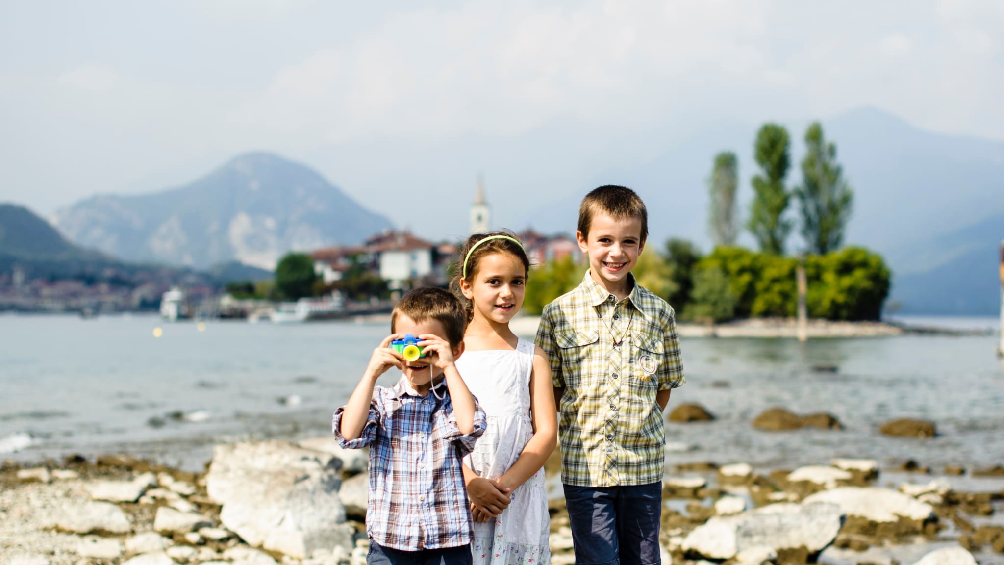 Kinder am Lago Maggiore, Italien