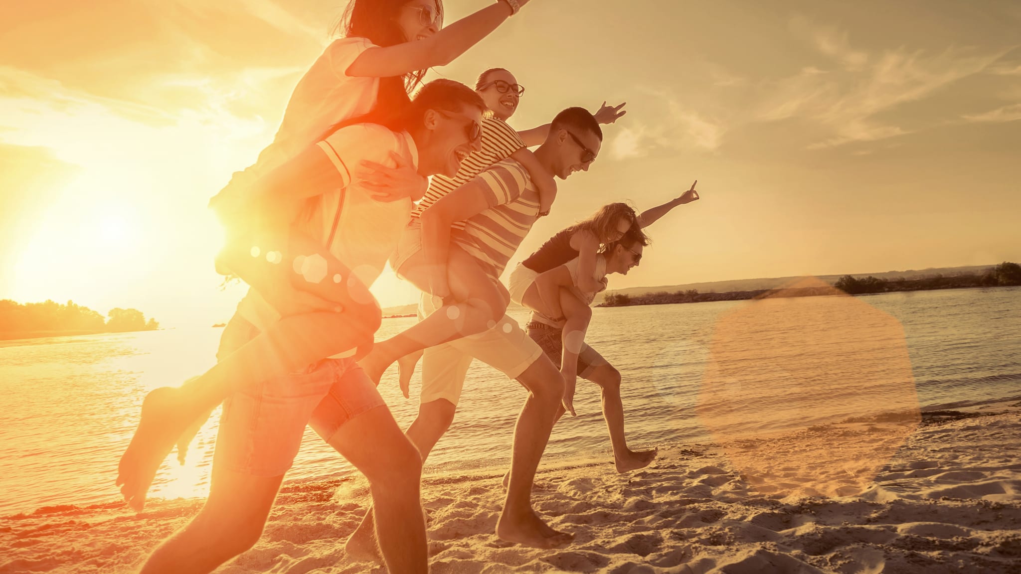Party am Strand, Freunde im Urlaub