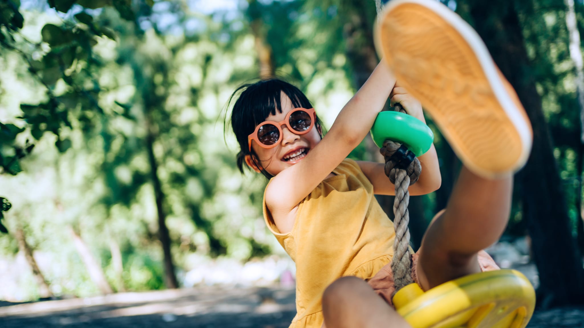 Mädchen auf Spielplatz