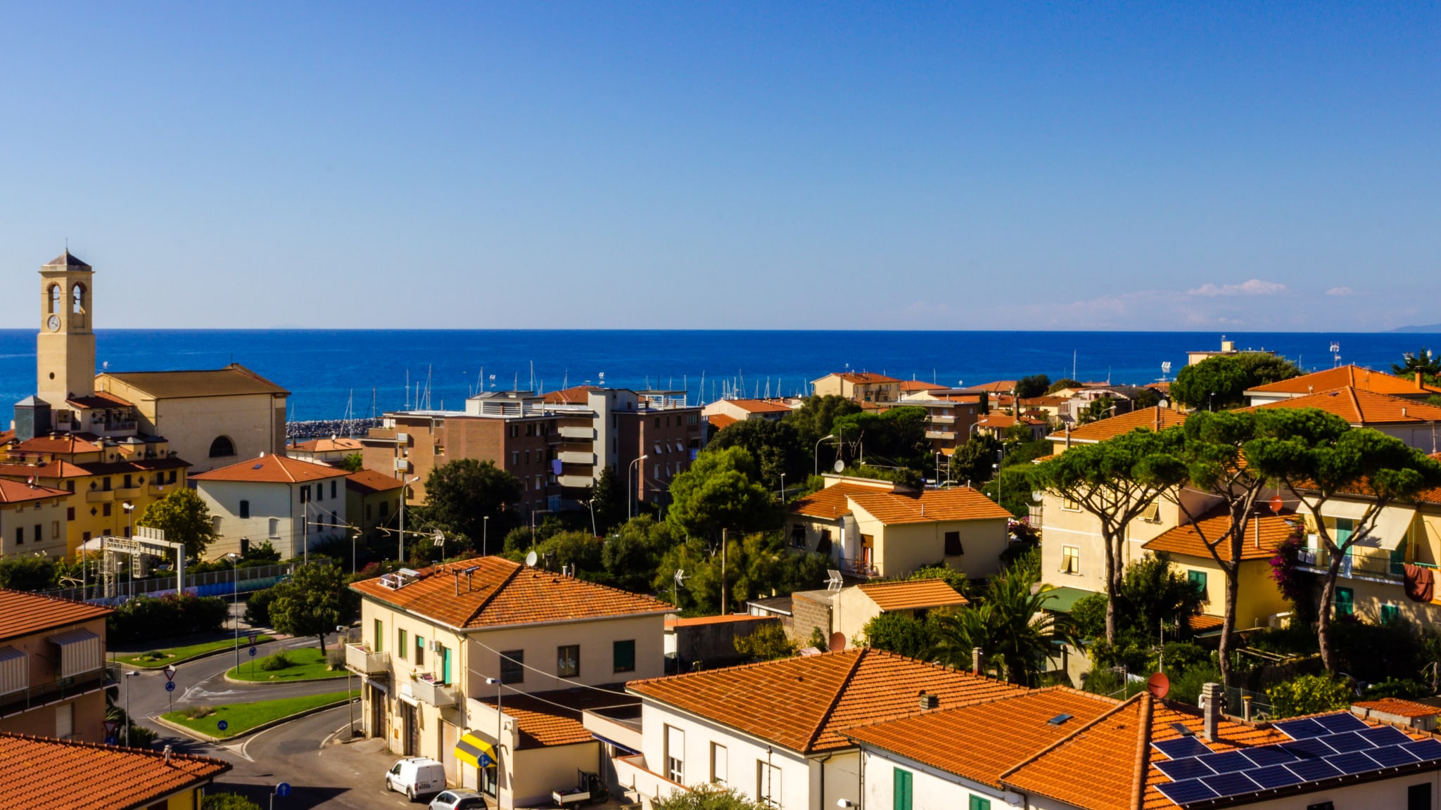 San Vincenzo Blick auf die Stadt und das Meer