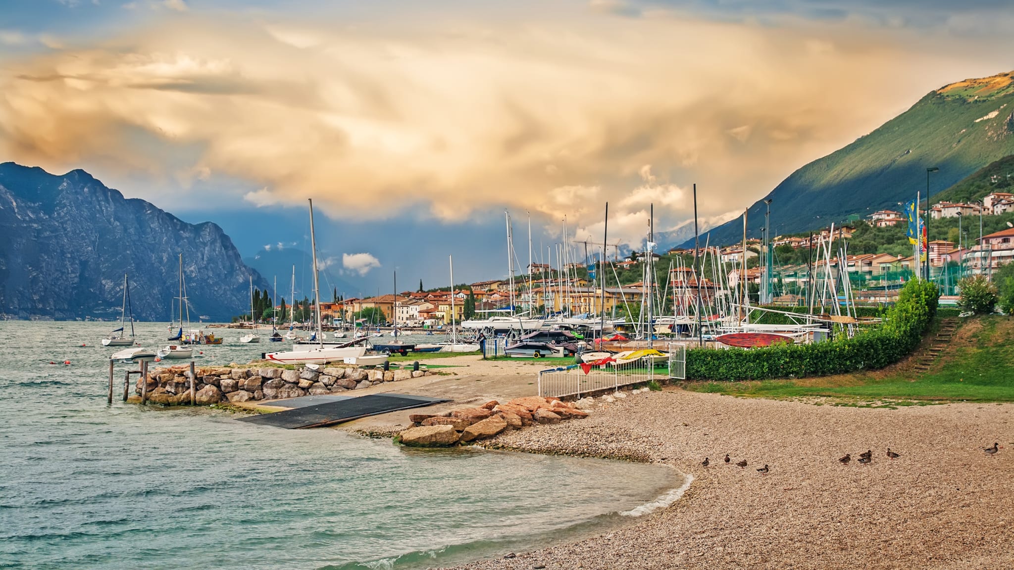 Ufer Brenzone sul Garda, Venetien