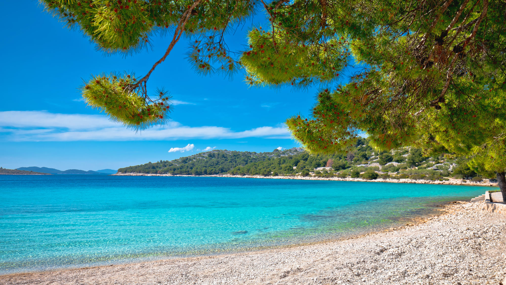 Strand in Slanica Bucht, Insel Murter, Dalmatien, Kroatien