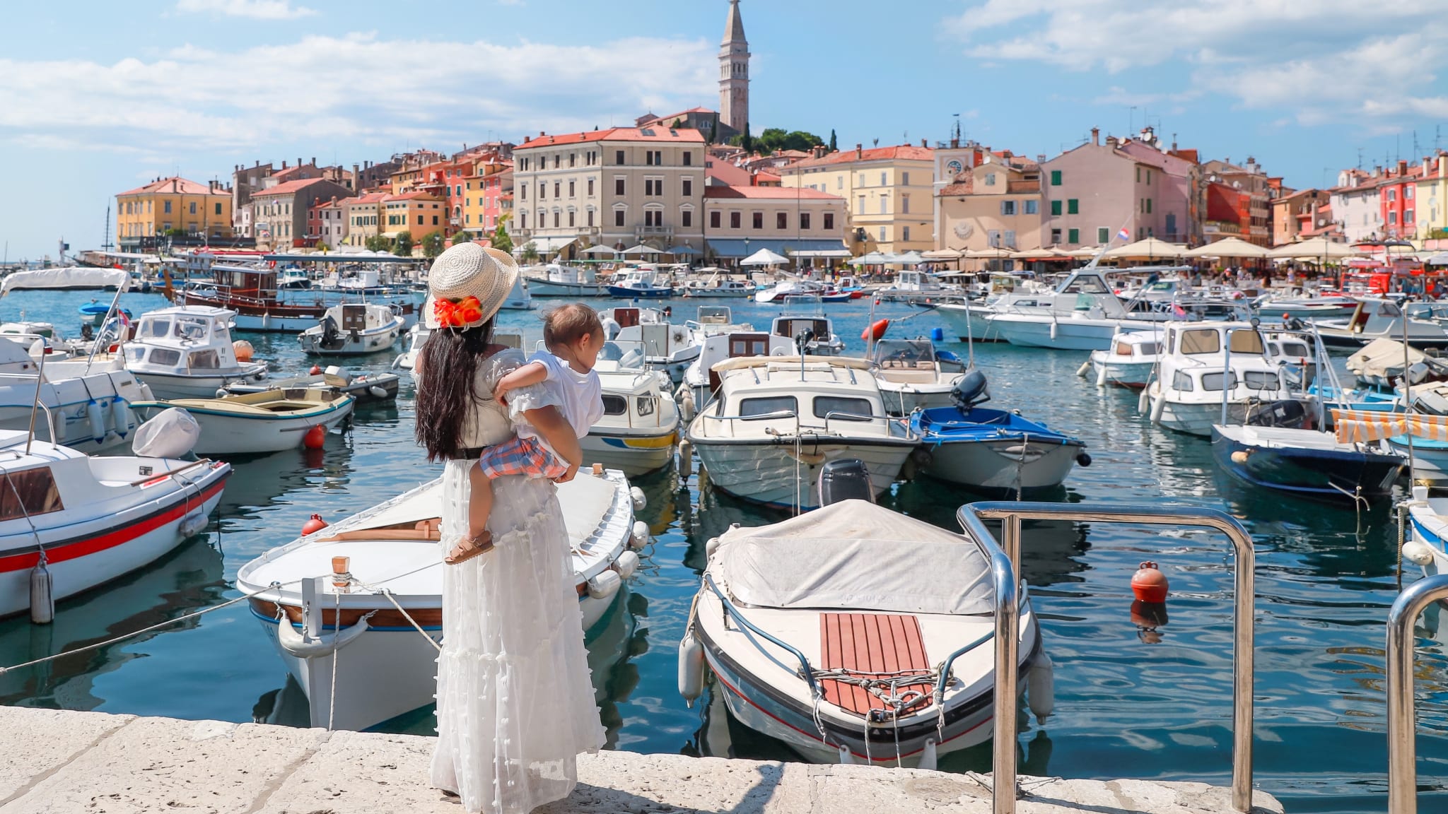 Frau mit Kind in Rovinj