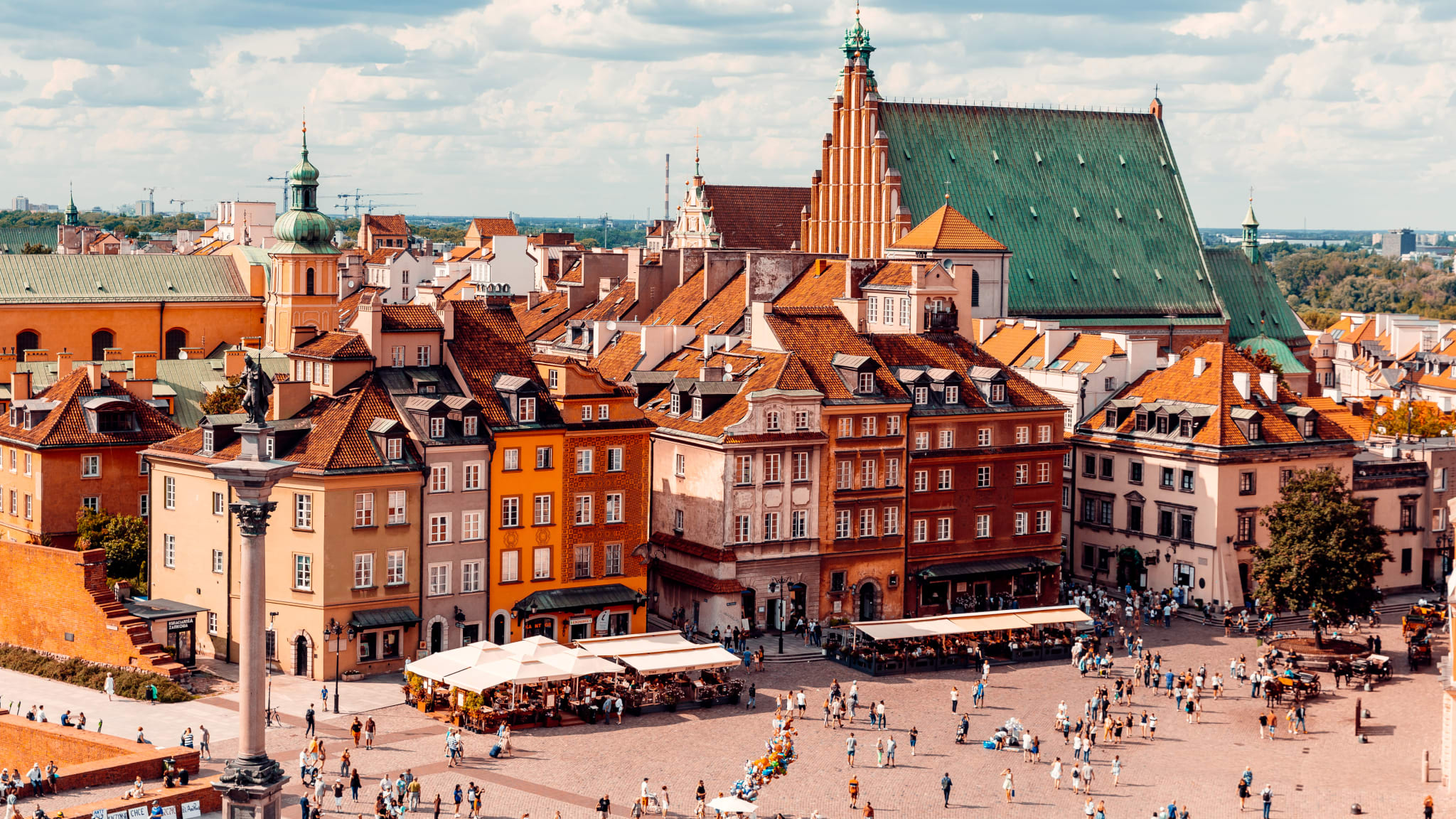 Historische Gebäude neben einem Platz