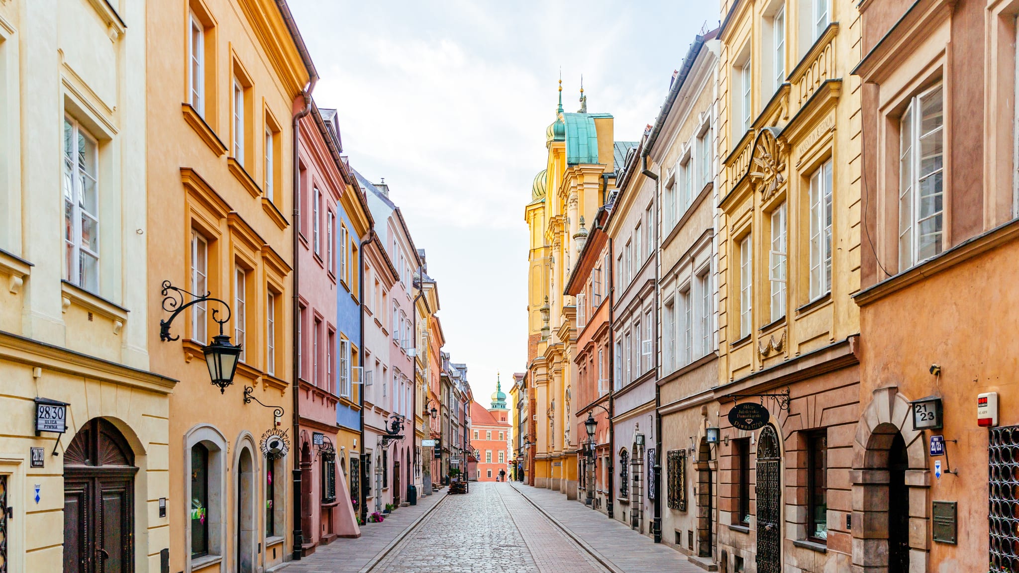 bunte strasse in er Altstadt von Warschau polen