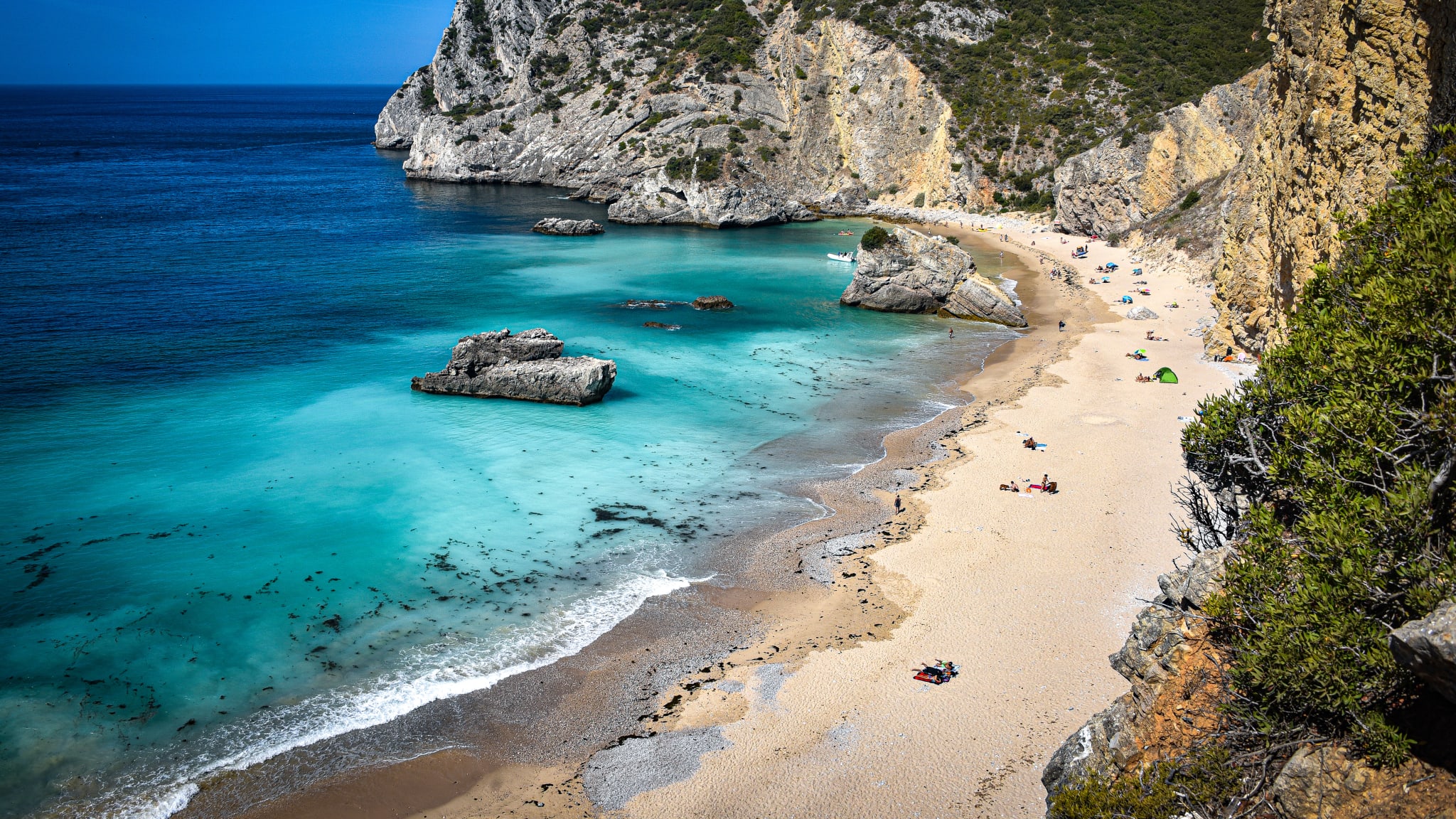 Praia Ribeira do Cavalo in der Nähe von Sesimbra, Portugal