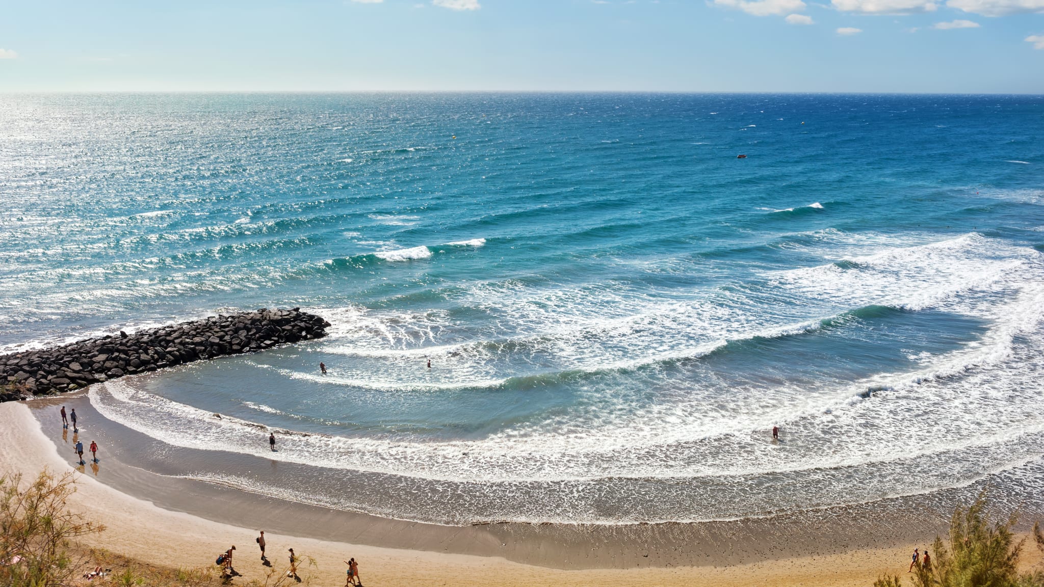 Playa del Ingles, Gran Canaria © Shutterstock - Valery Bareta