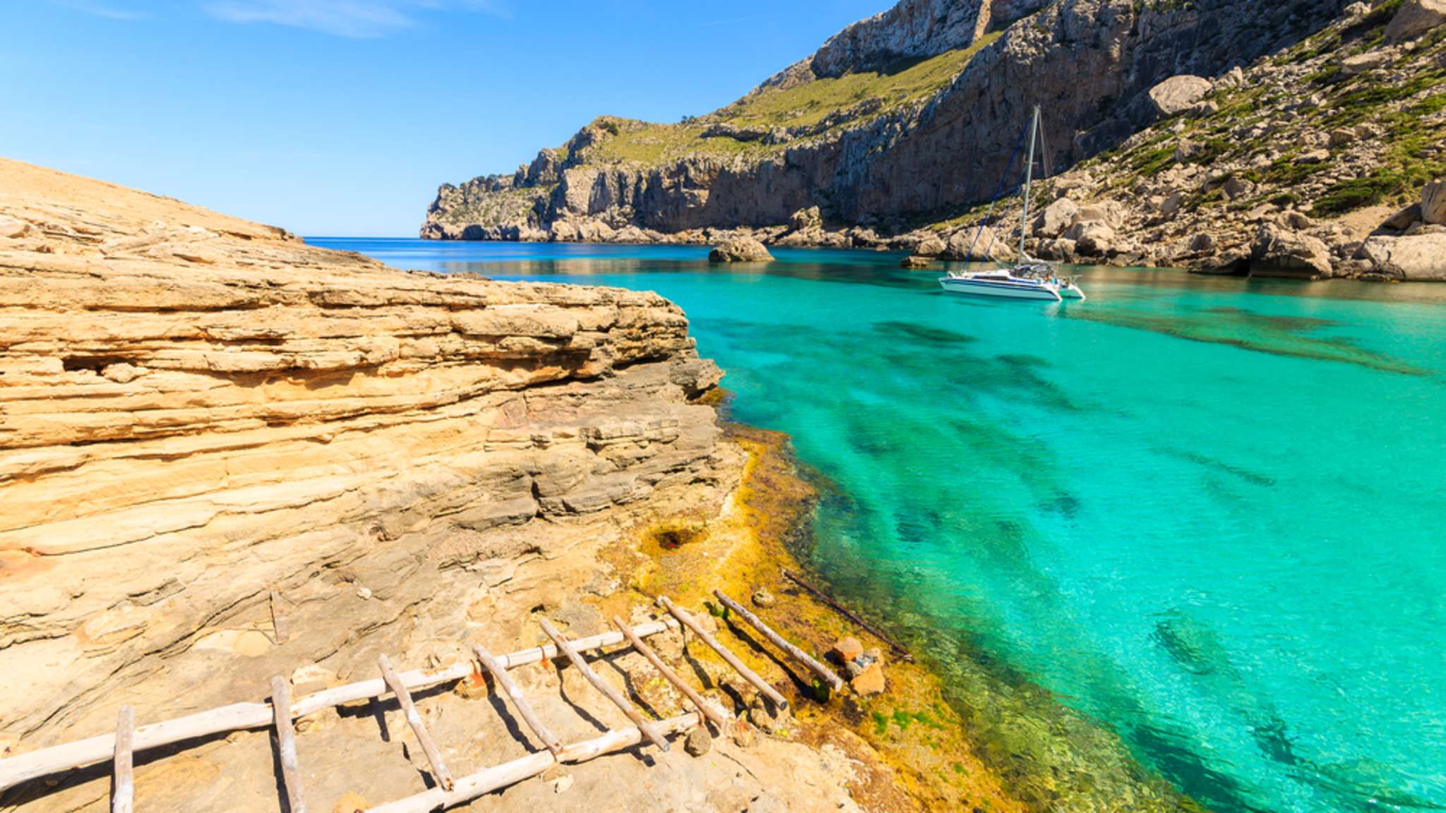 Kleine Leiter ins Wasser der Cala Figuera auf Mallorca