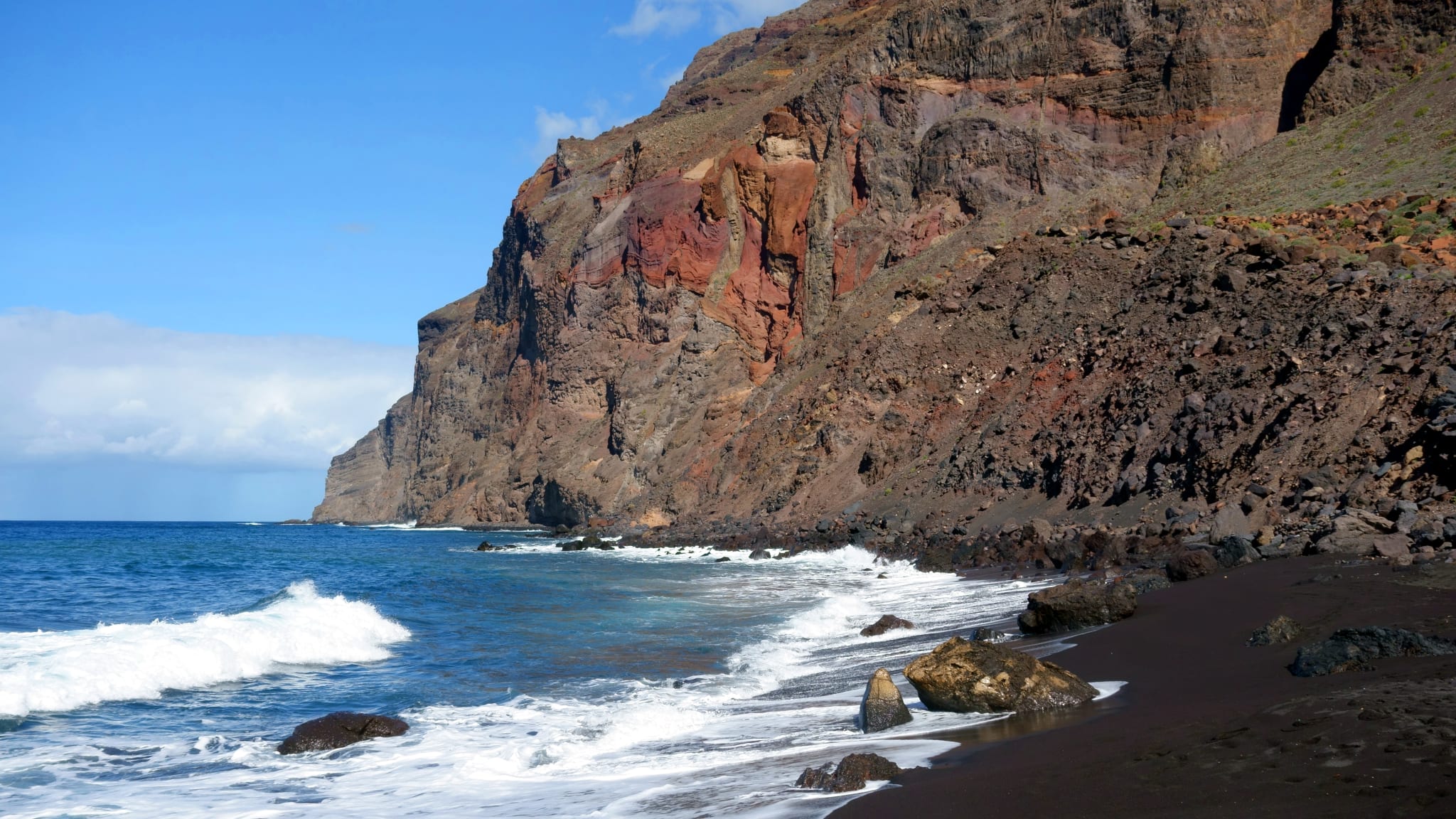 Playa del Inglés, Valle Gran Rey, La Gomera © Shutterstock - TravelNerd