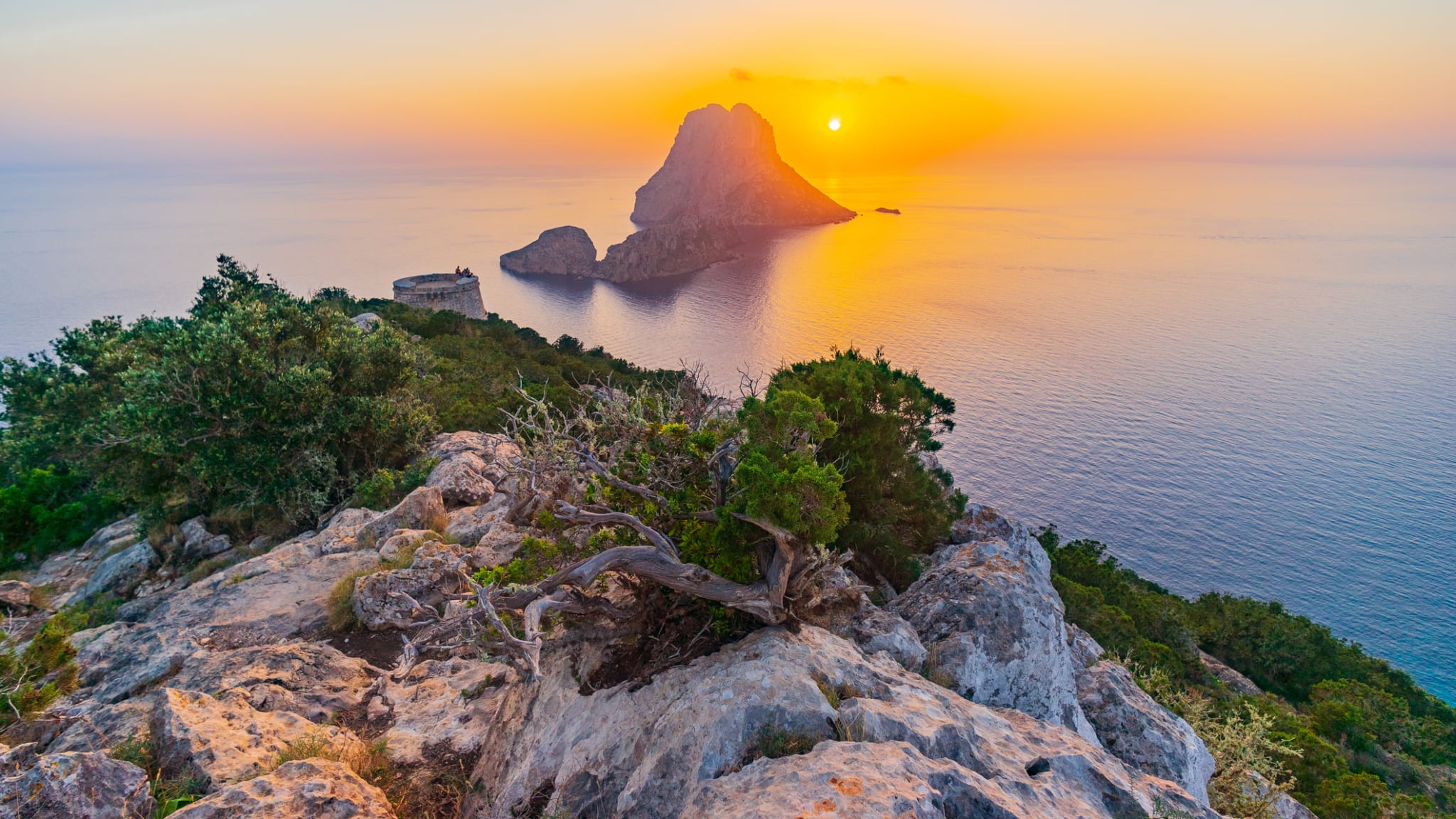 Der Sonnenuntergang bei Es Vedrà zählt zu den schönsten der Insel Ibiza