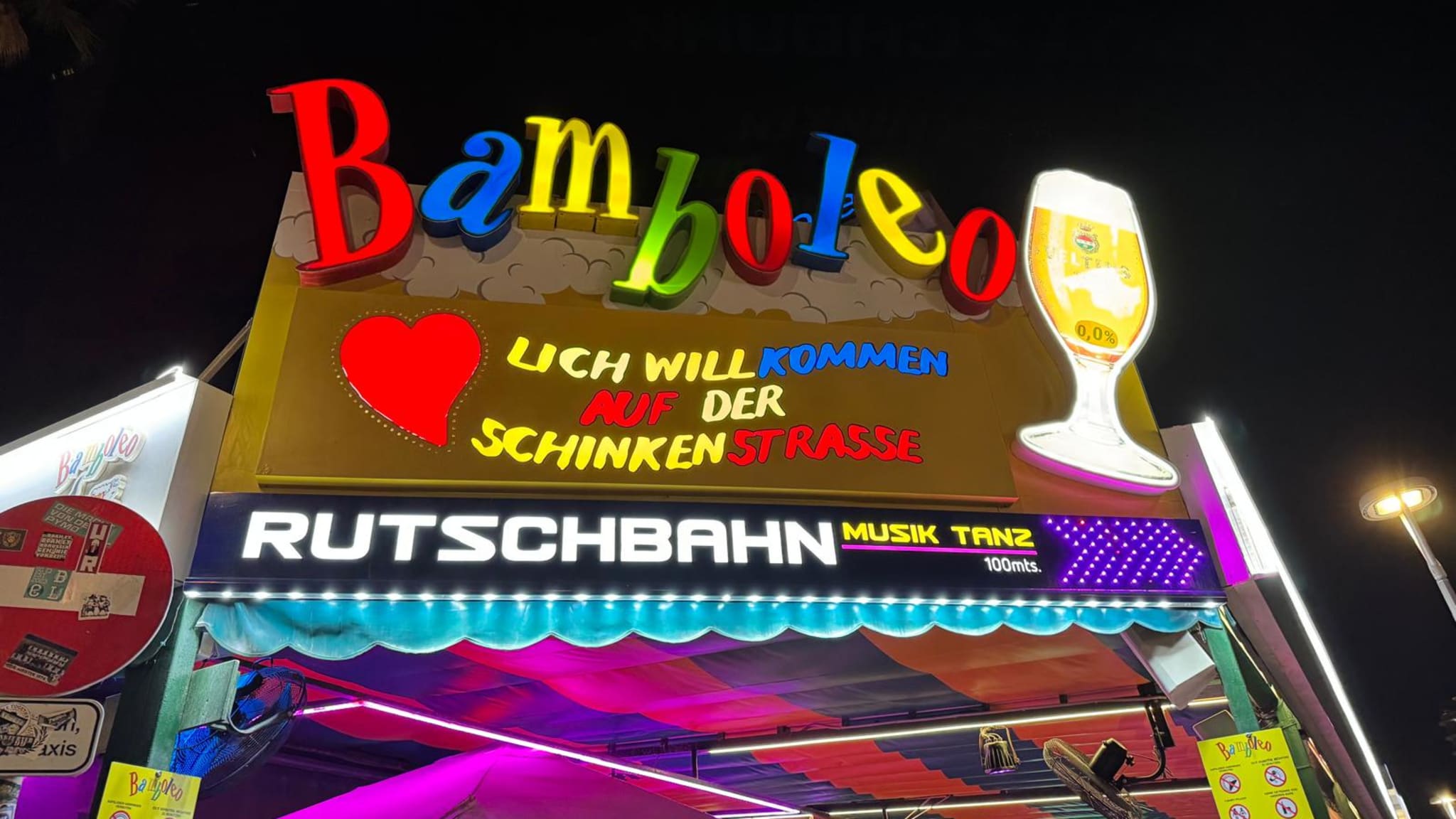 Eingang Bamboleo Biergarten auf Mallorca, Spanien © HolidayCheck