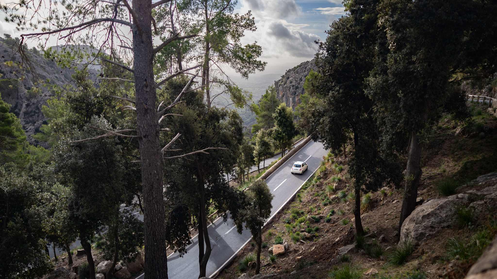 Weißer Mietwagen von Fiat auf Mallorca, Spanien