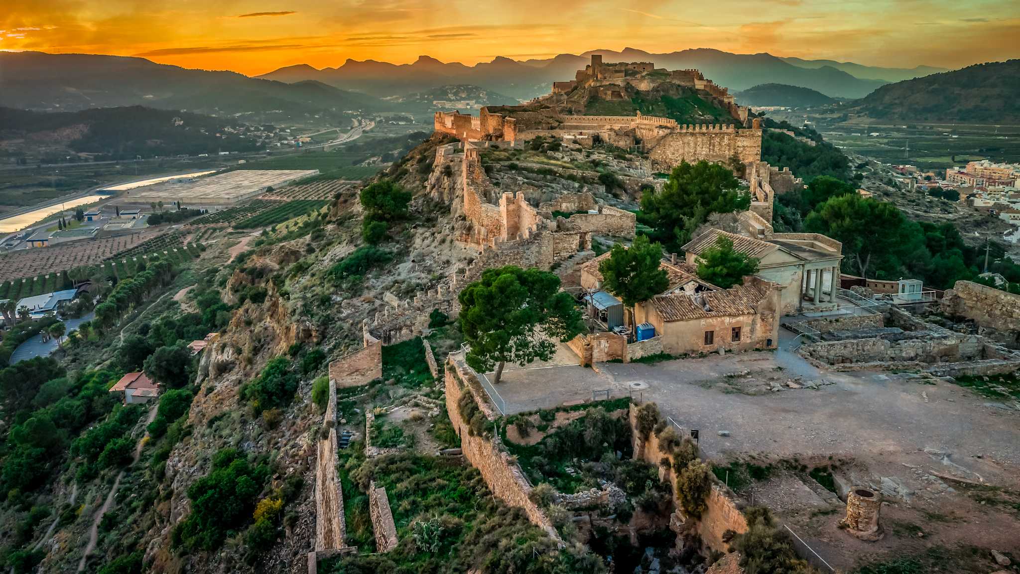 Sonnenuntergang über dem Städtchen Sagunto, Valencia, Spanien © Shutterstock