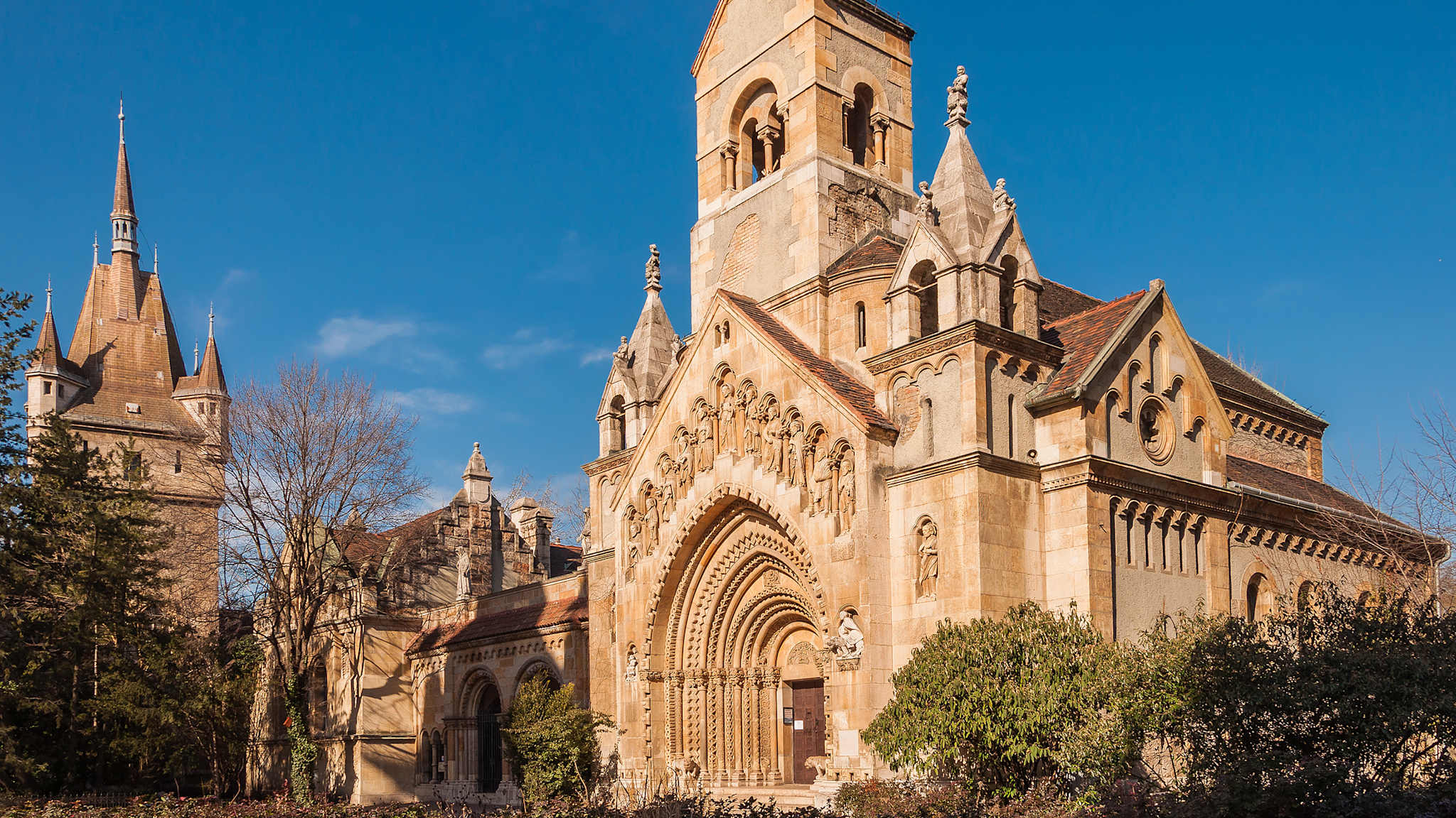 Jak Kirche, Budapest, Großraum Budapest