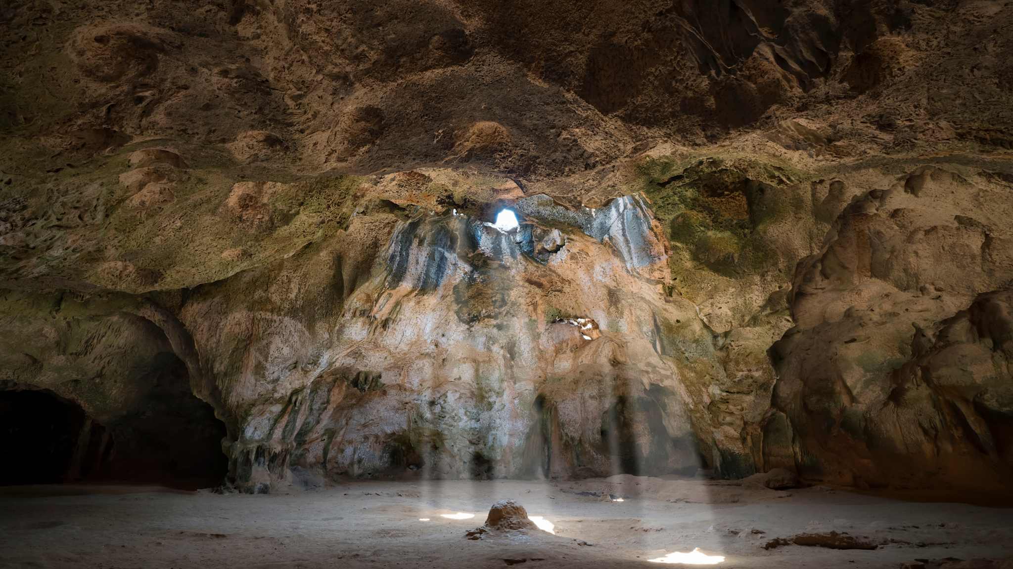Quadiriki Höhle im Arikok Nationalpark, Aruba © Shutterstock