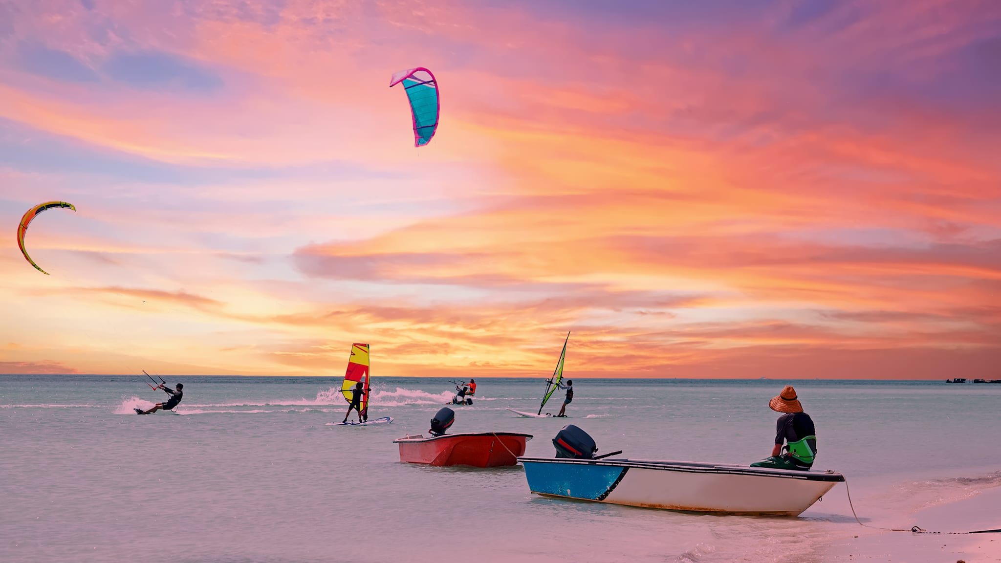 Kitesurfer am Palm Beach, Aruba © Shutterstock