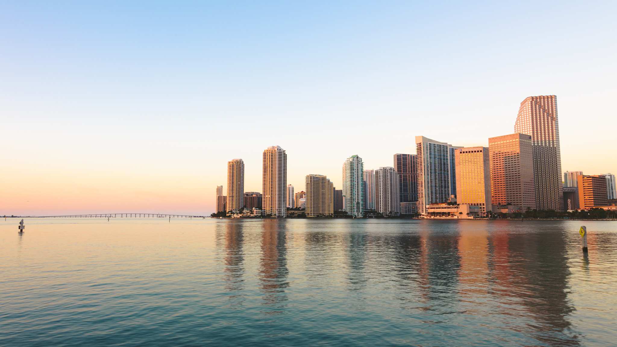 USA, Miami, Skyline at sunrise