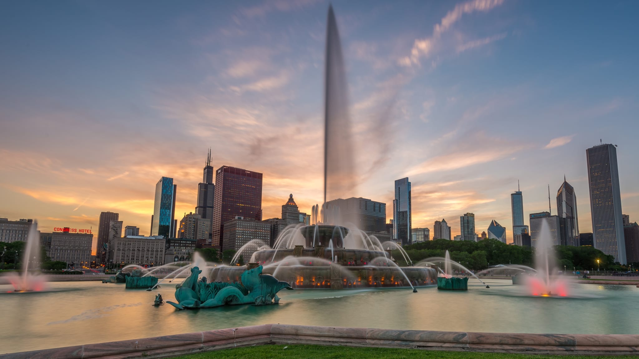 USA, Illinois, Chicago skyline at sunset