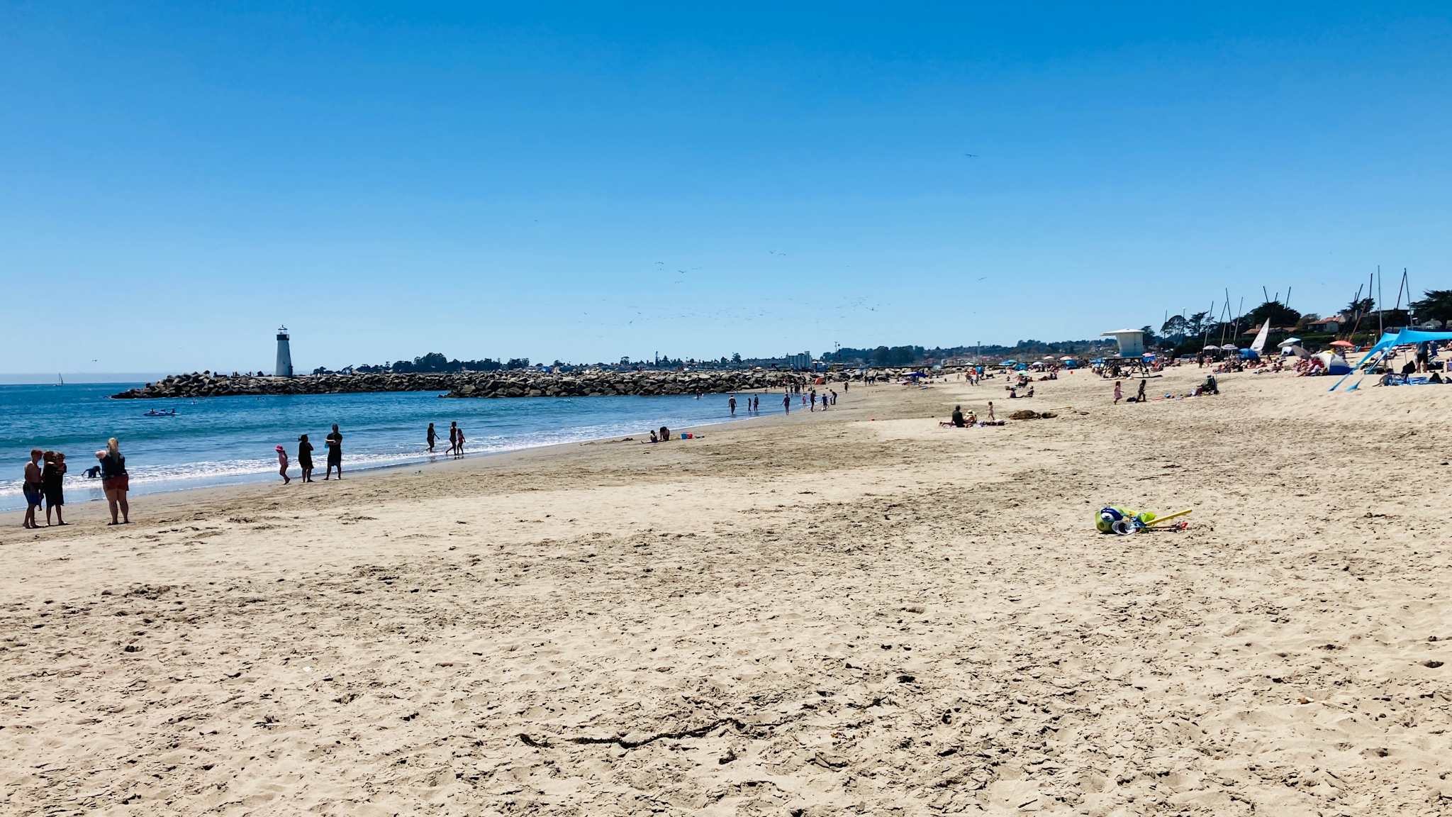 Nicht viel los am Twin Lakes Beach in Santa Cruz