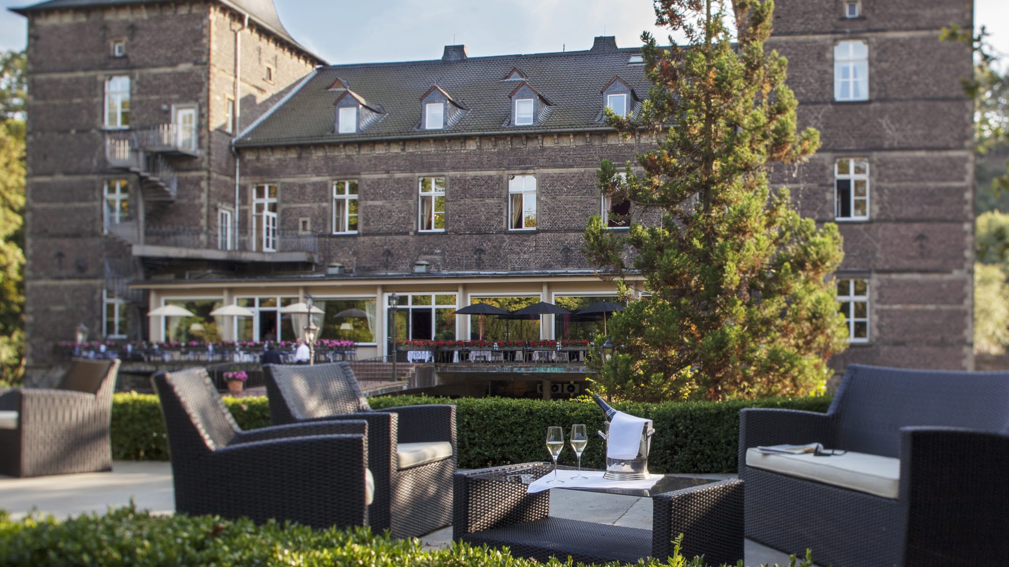 Außenansicht © Schlosshotel Hugenpoet