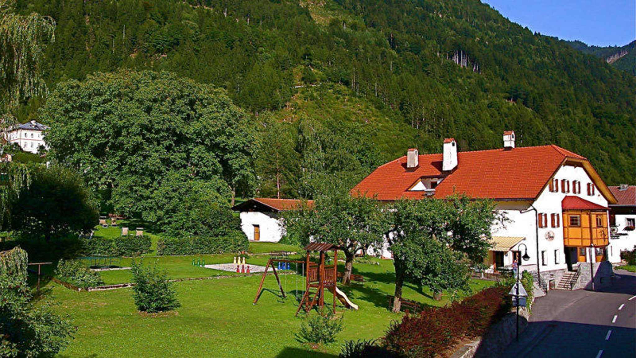 Spiele- und Buchhotel mit großzügiger Gartenanlage © Hotel Tschitscher