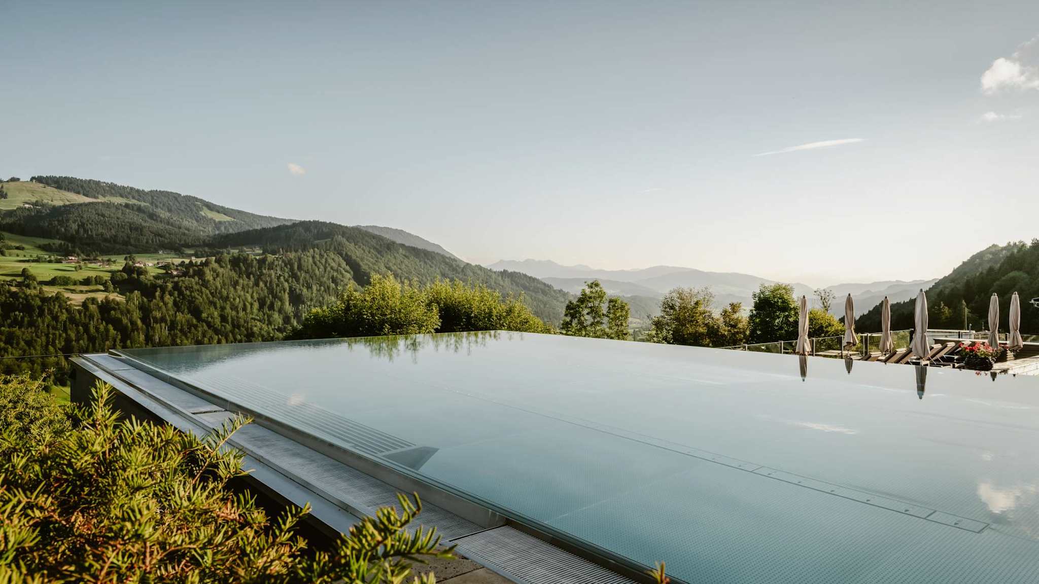 Hotels in Deutschland: Diese Infinity-Pools bieten spektakuläre Ausblicke
