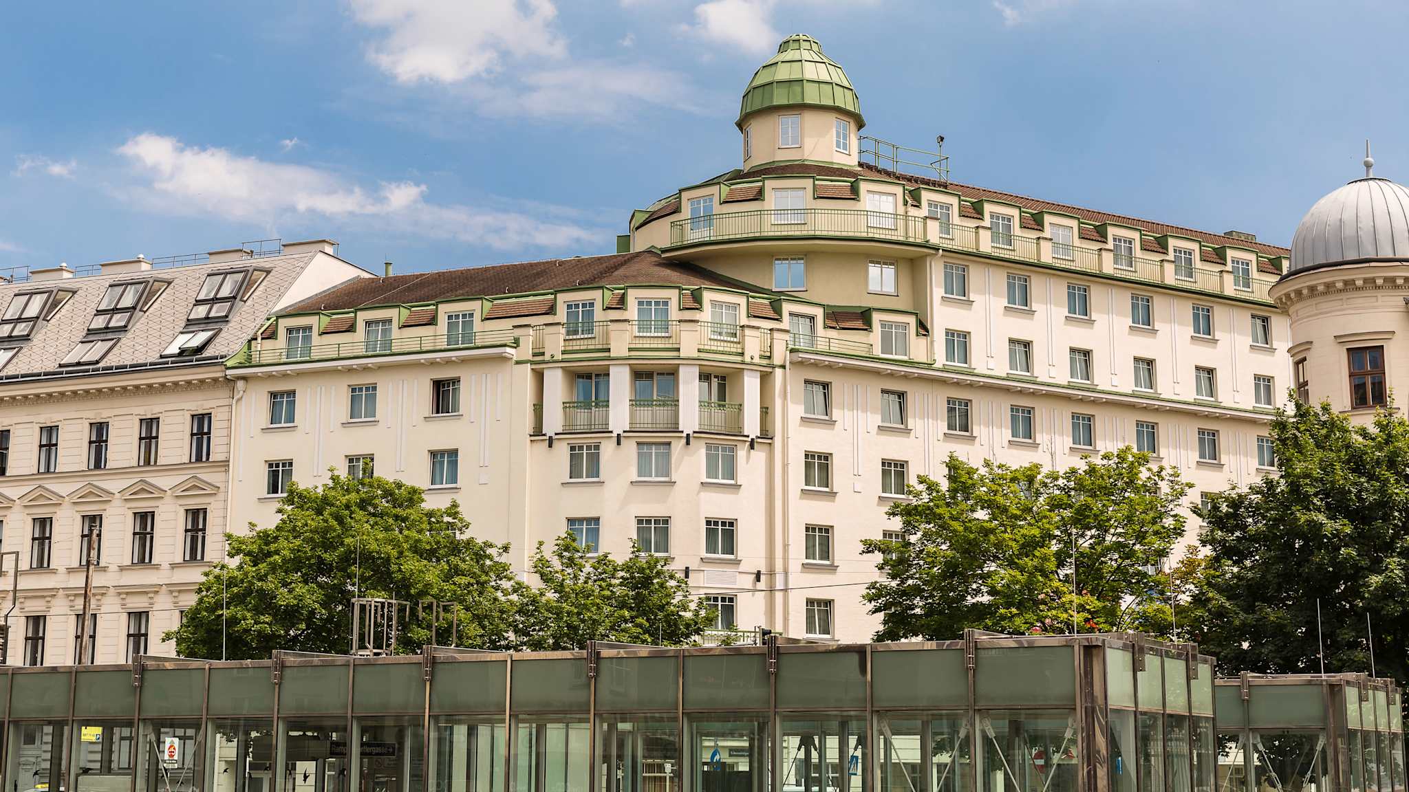 Außenansicht © Austria Trend Hotel Ananas Wien