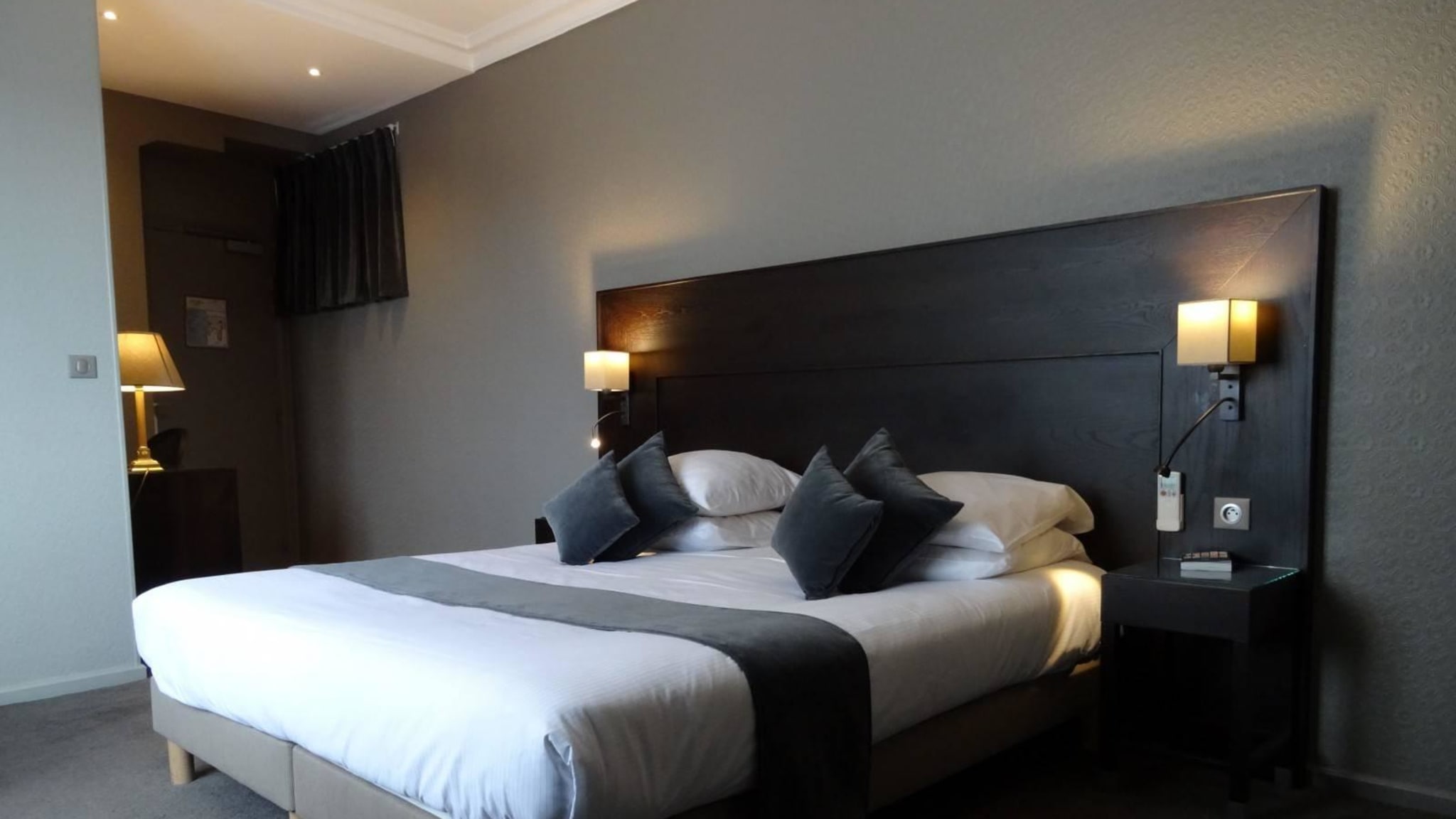 Guest Room © BEST WESTERN Hotel Victor Hugo