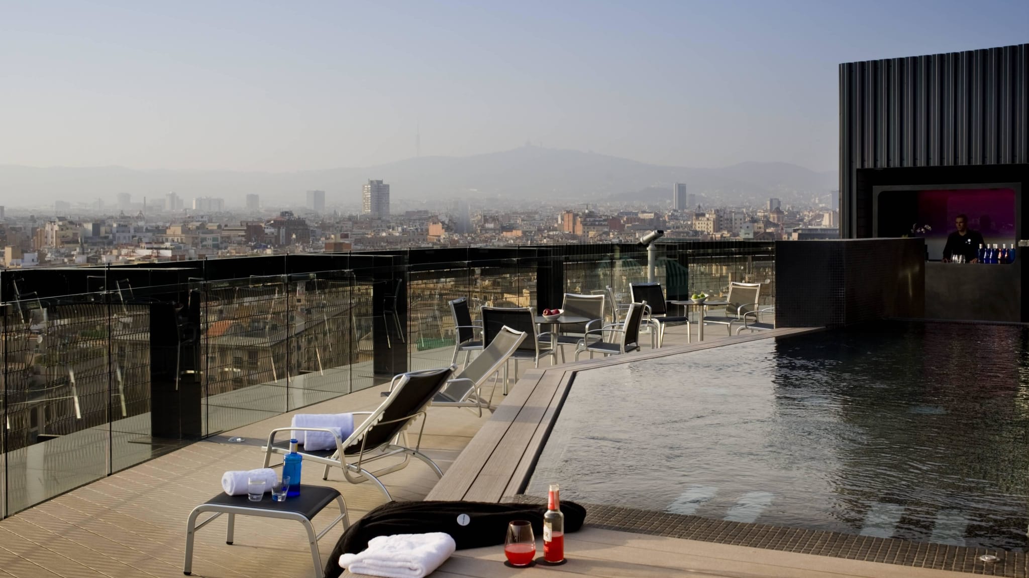 Hoch über den Dächern: 10 Stadthotels mit extravaganten Rooftop-Bars