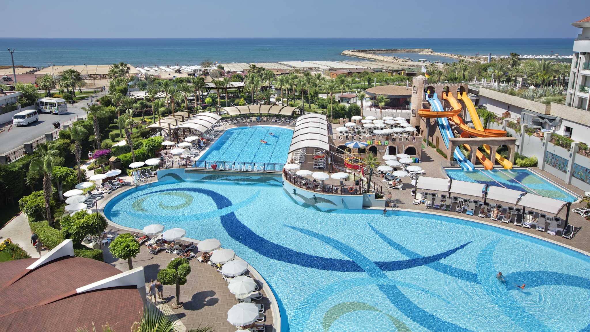 Außenansicht © Aydinbey Kings Palace & Spa