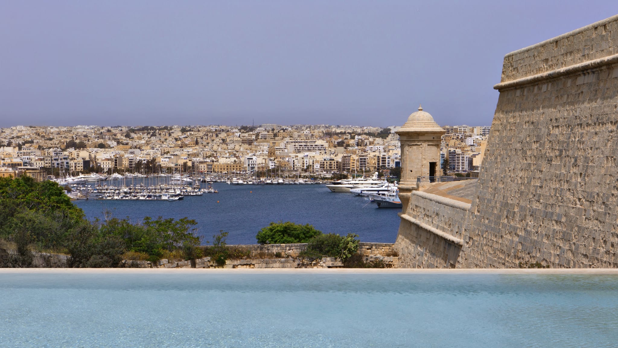 Pool © Hotel Phoenicia