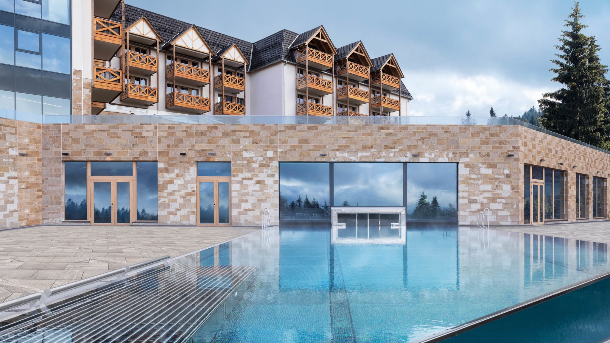 Pool © The Grand Green - Familux Resort