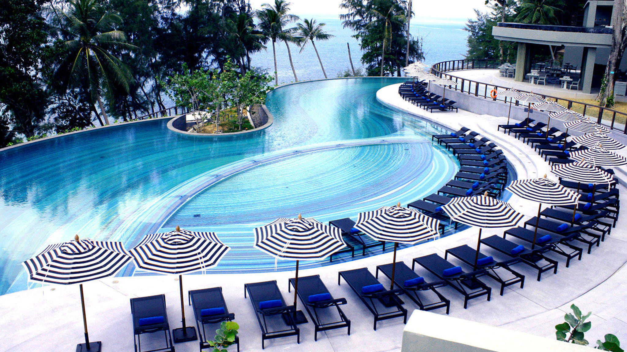 Main Swimming Pool © Hotel Pullman Phuket Arcadia Resort