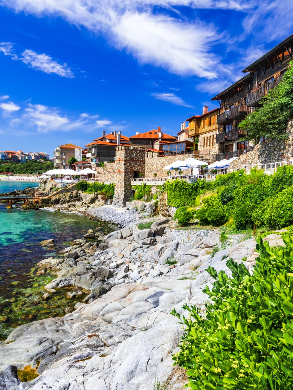 Alte Mauern von Apollonia und Schwarzes Meer, Burgas © iStock.com/emicristea