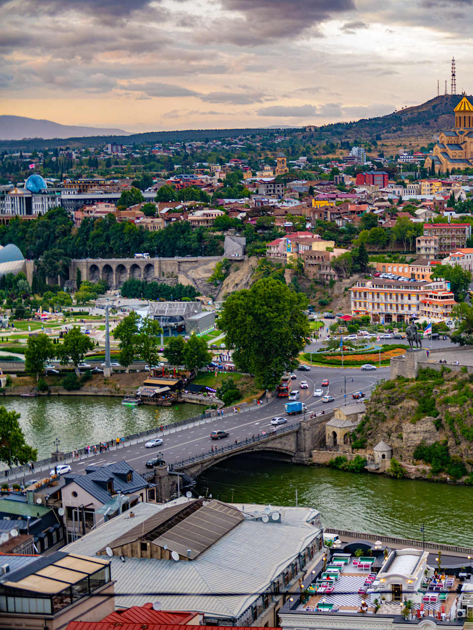 Altstadt von Tiflis, Georgien © Emad aljumah/Moment via getty Images