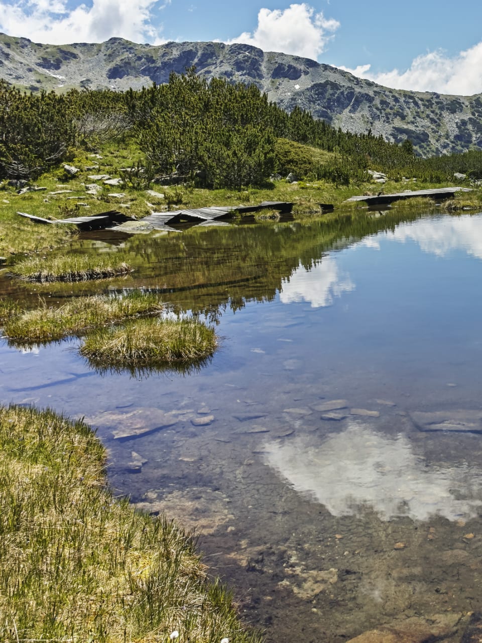 Ausblick auf Seen in der Nähe von The Fish Lakes, Rila Berg, Bulgarien © iStock.com/hdesislava