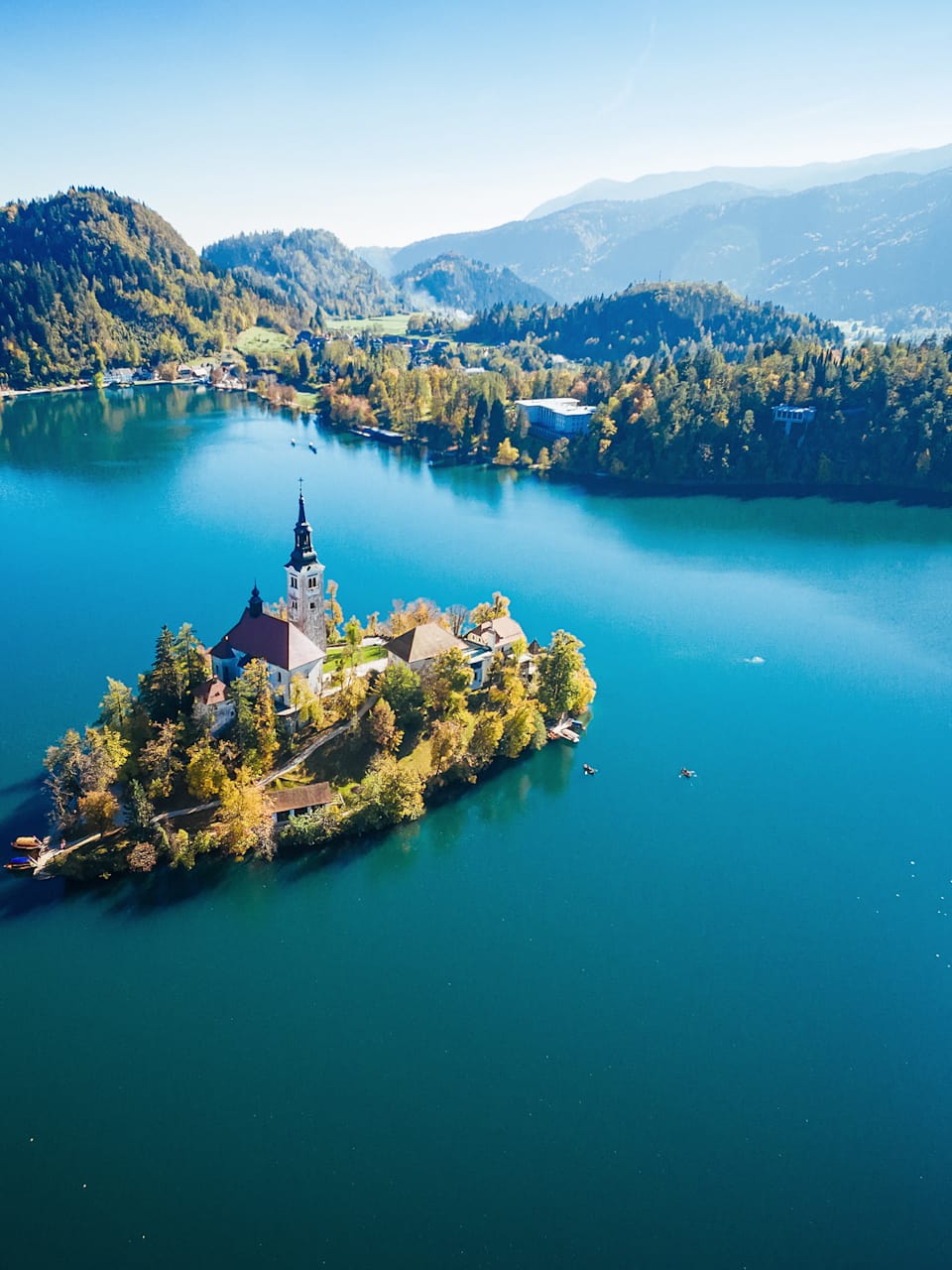 Bleder See mit der Insel Bled, Slowenien © iStock.com/mbbirdy