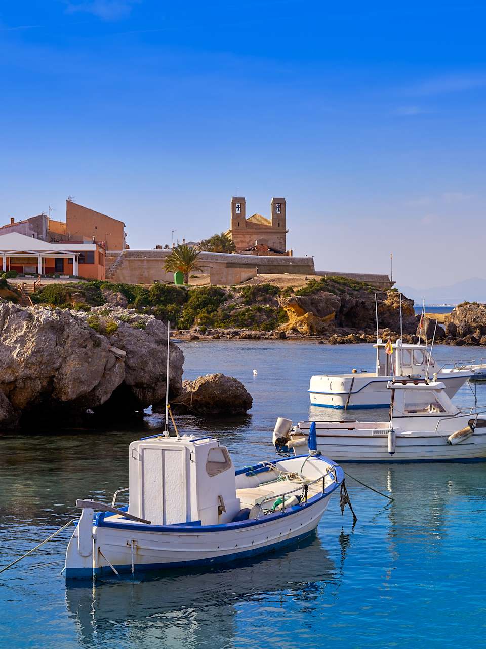 Boote vor der Insel Tabarca, Costa Blanca © lunamarina - stock.adobe.com