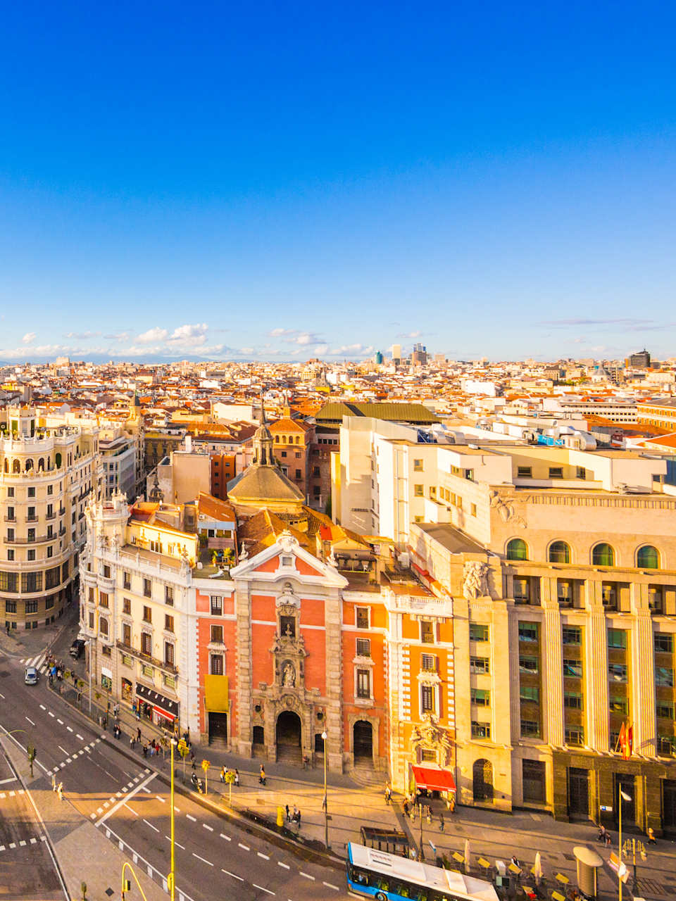 Calle de Alcalá in Madrid, Spanien © holgs/iStock / Getty Images Plus via Getty Images