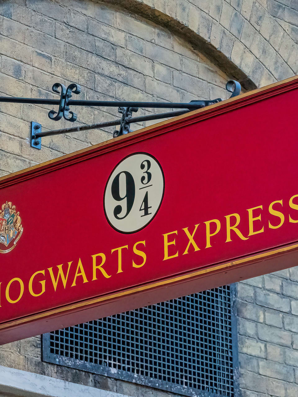 Rotes Schild mit der Aufschrift 9 3/4, Hogwarts Express