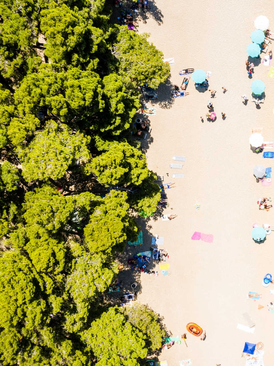 Luftaufnahme von Zlatni Rat Beach, Bol, Kroatien ©FG Trade/iStock