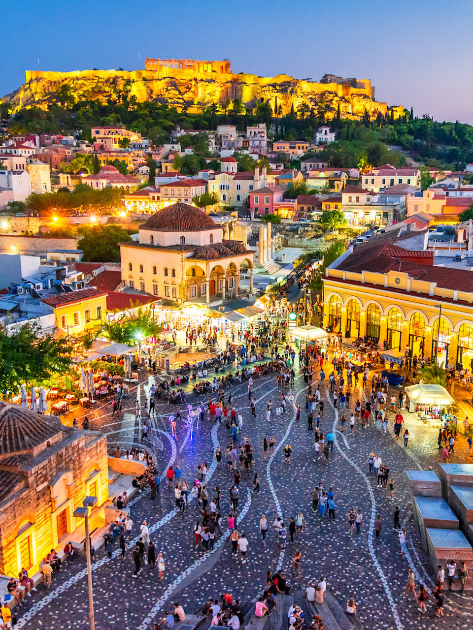 Der lebhafte Monastiraki-Platz liegt mitten in Athens historischer Altstadt
