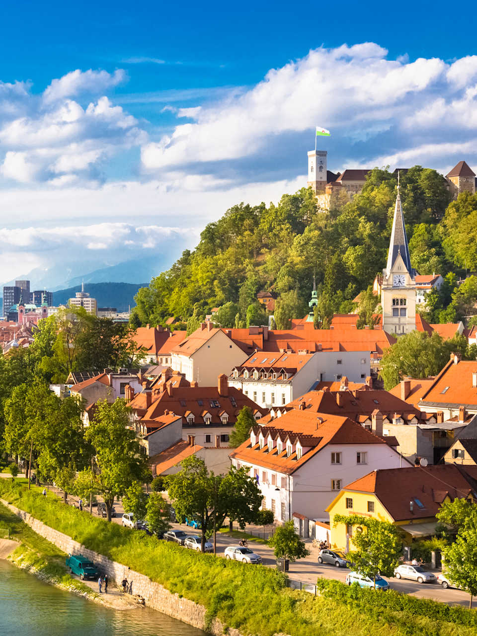 Panorama von Ljubljana, Slowenien © iStock.com/kasto80