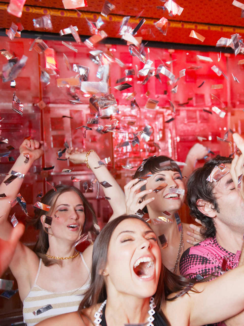 Party in einer Diskothek © Paul Bradbury/OJO Images via Getty Images