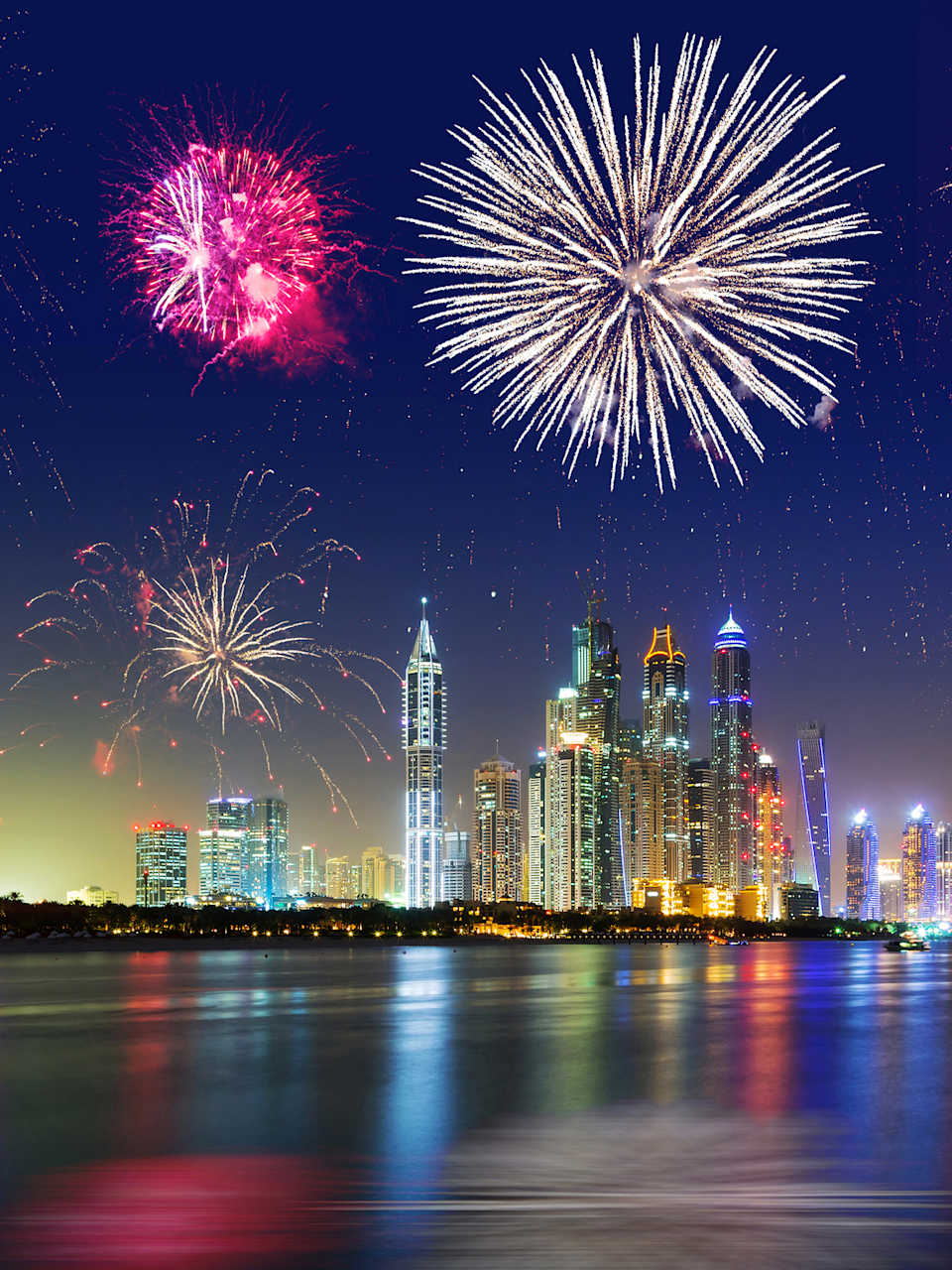 Silvester Feuerwerk in Dubai © iStock.com/Patryk_Kosmider