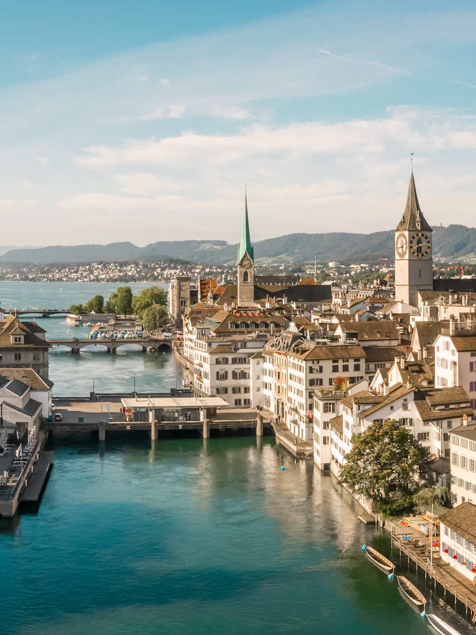 Die Stadt Zürich zeichnet sich durch alte Gebäude aus