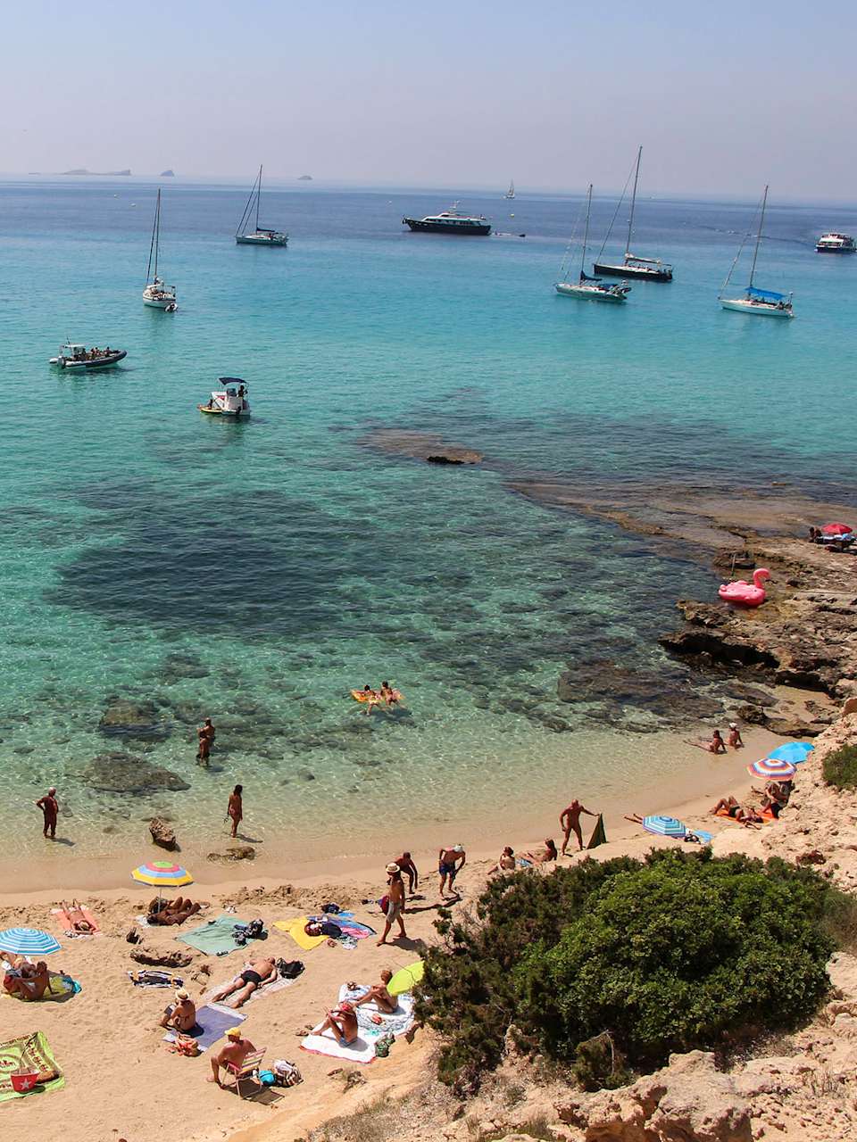 Auf Ibiza gibt es viele romantische Buchten wie die Cala de Comte. © Thomas Zwicker