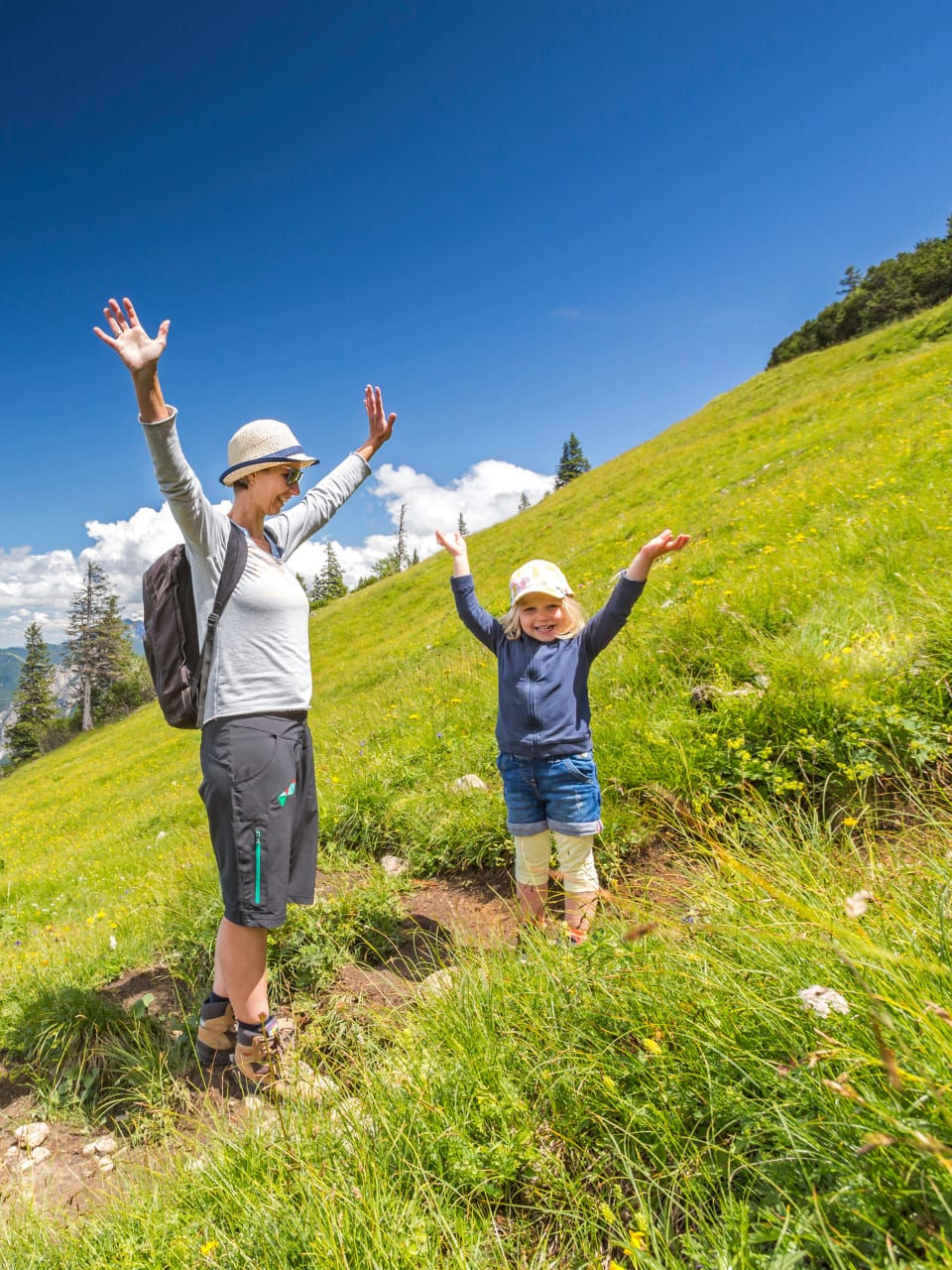 Familie in Tirol © mmphoto - stock.adobe.com
