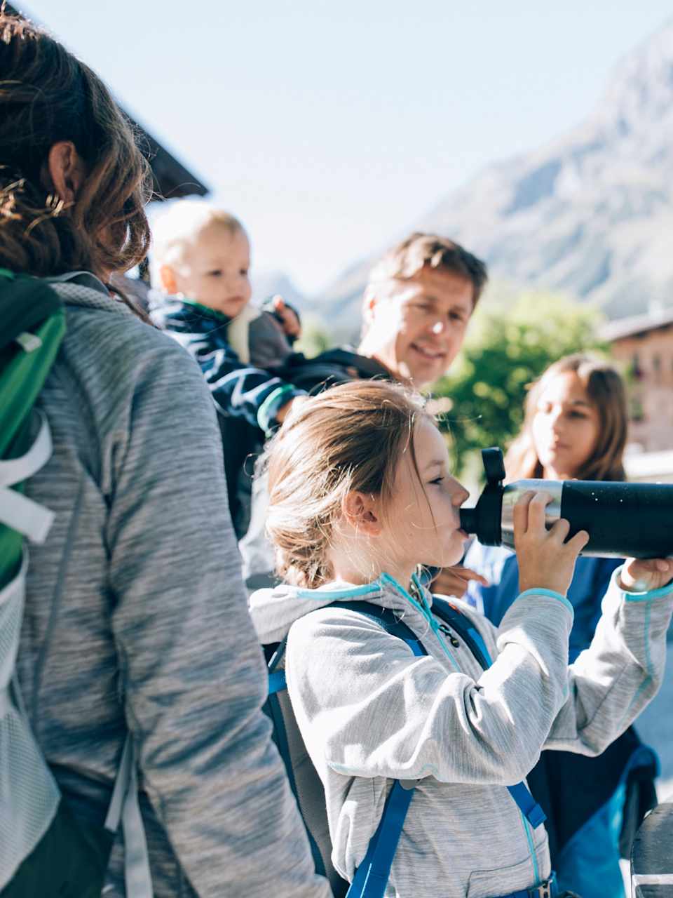 Lech Dorf mit Familie © Daniel Zangerl - Lech Zürs Tourismus