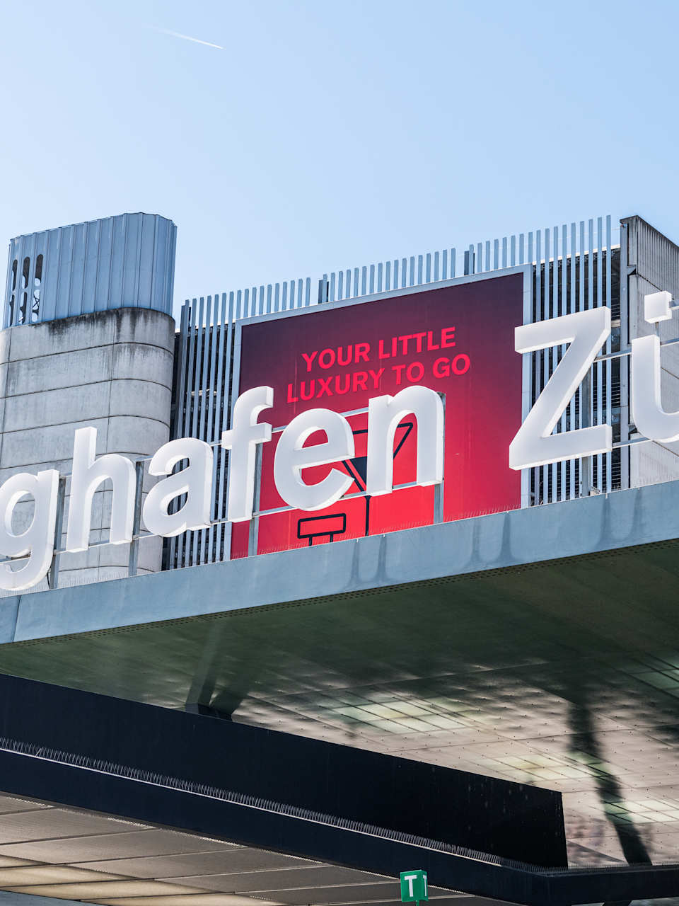 Der Eingang eines Flughafens